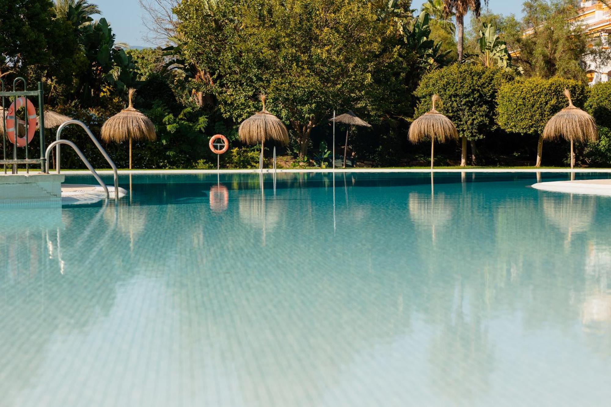 Ground Floor Holiday Apartment With Terrace And Pool In Puerto Banus, มาร์เบยา ภายนอก รูปภาพ