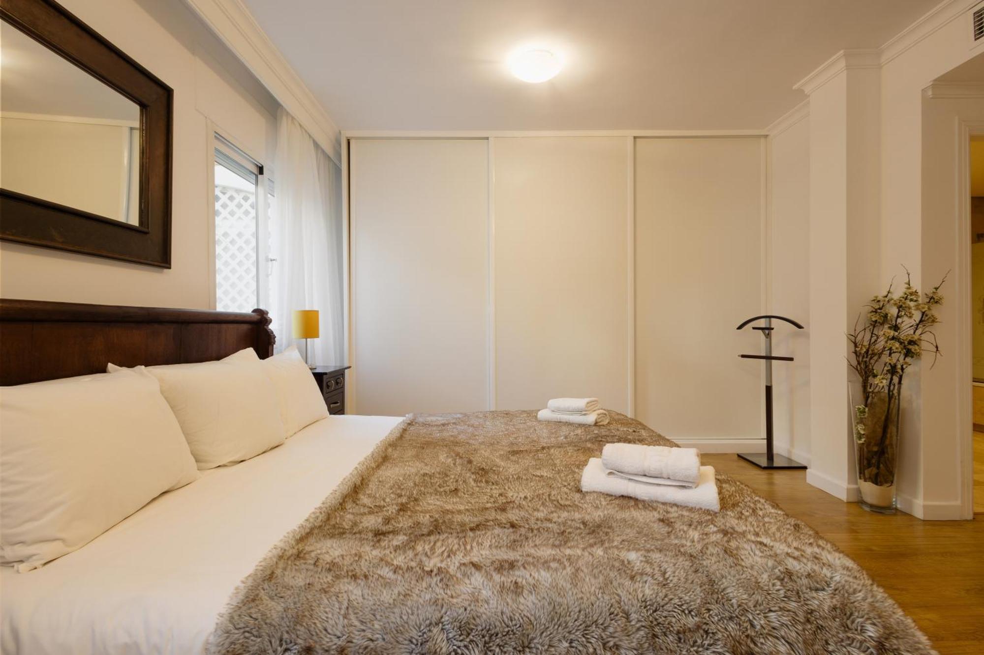 Ground Floor Holiday Apartment With Terrace And Pool In Puerto Banus, มาร์เบยา ภายนอก รูปภาพ