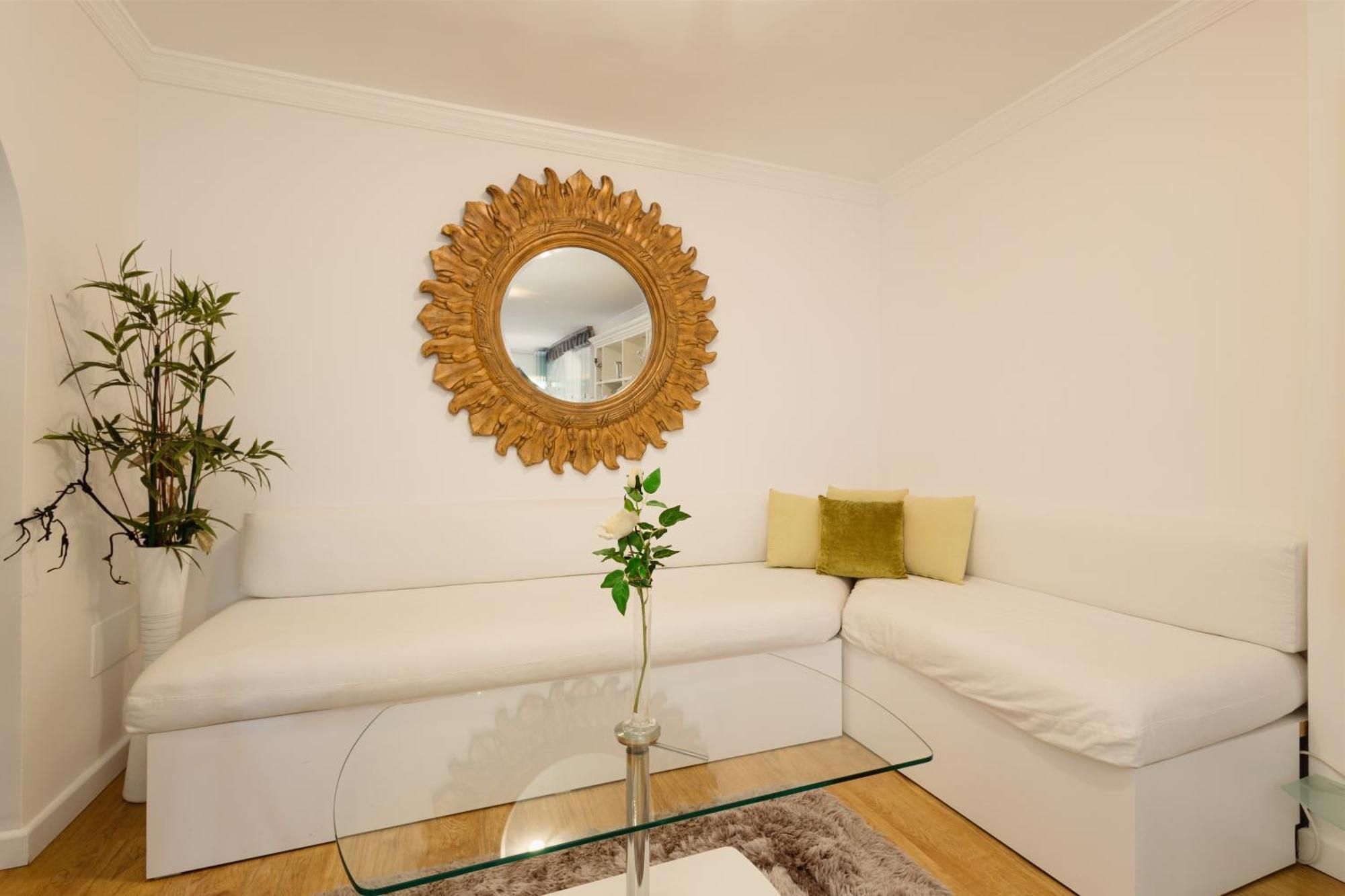 Ground Floor Holiday Apartment With Terrace And Pool In Puerto Banus, มาร์เบยา ภายนอก รูปภาพ
