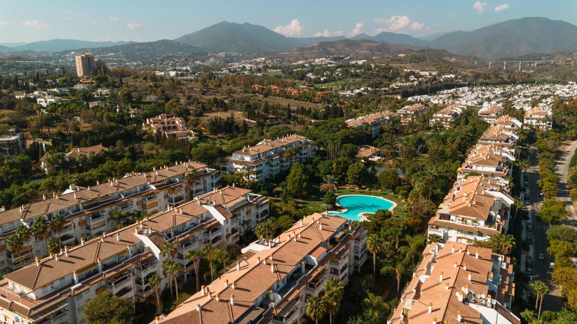 Ground Floor Holiday Apartment With Terrace And Pool In Puerto Banus, มาร์เบยา ภายนอก รูปภาพ