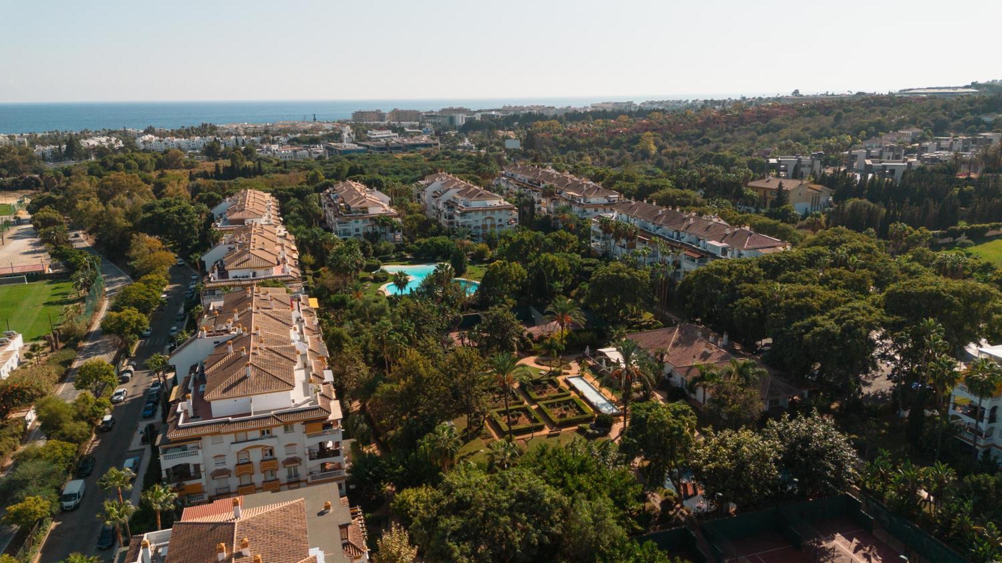 Ground Floor Holiday Apartment With Terrace And Pool In Puerto Banus, มาร์เบยา ภายนอก รูปภาพ