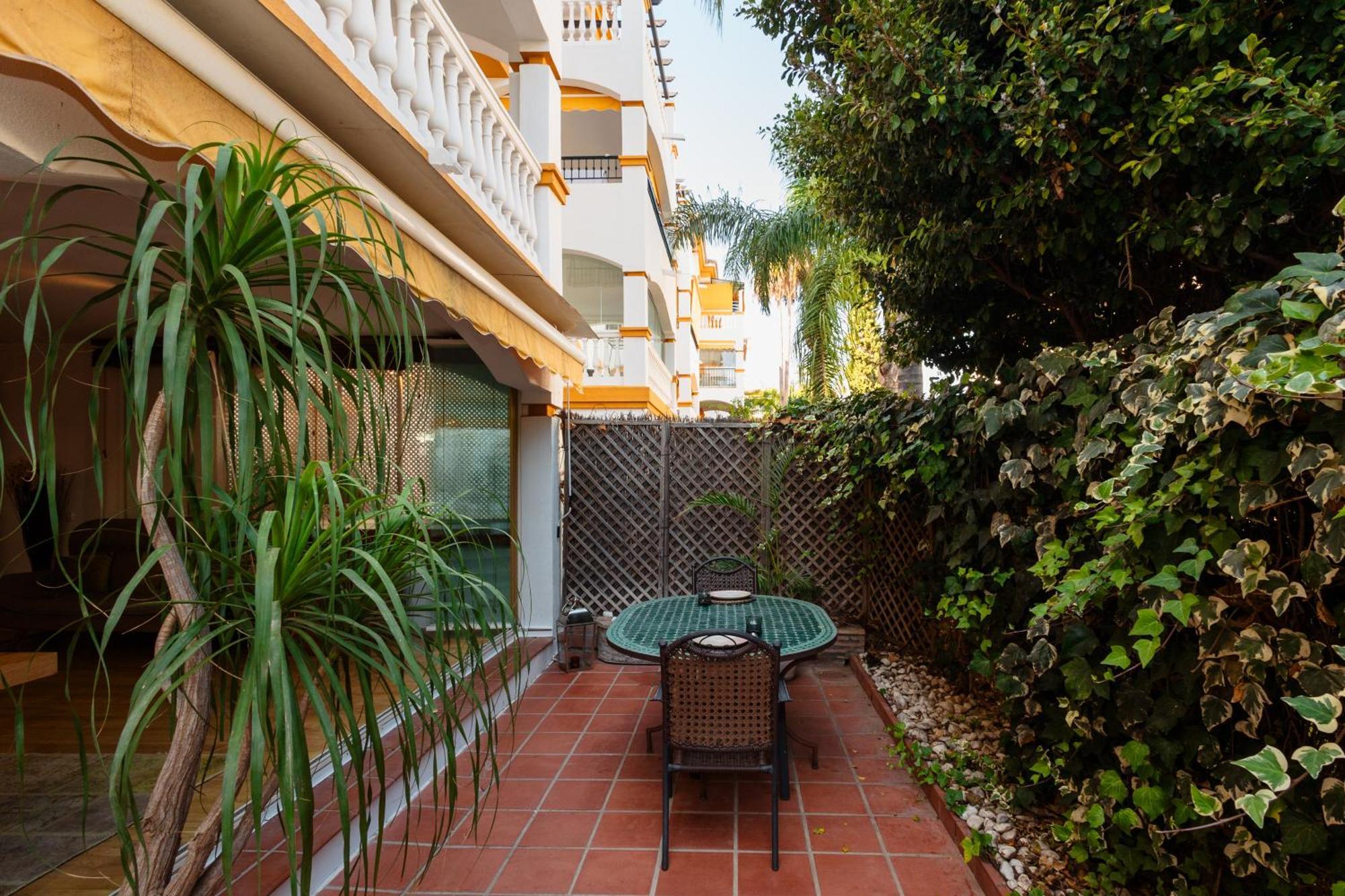 Ground Floor Holiday Apartment With Terrace And Pool In Puerto Banus, มาร์เบยา ภายนอก รูปภาพ